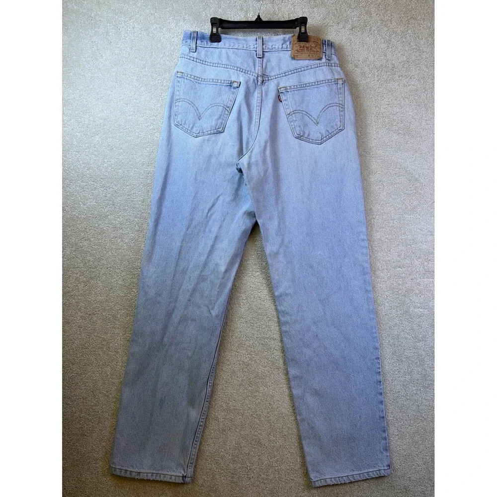 Vintage Levi's 550 Relaxed Fit Jeans Mens 34x32 Light Blue Denim Y2K Tapered